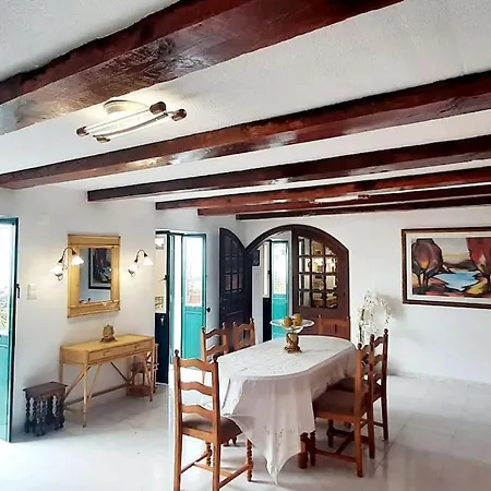 Casa Carneirinho - Spacious, Eclectic Beach House Holiday home Paul do Mar (Madeira)