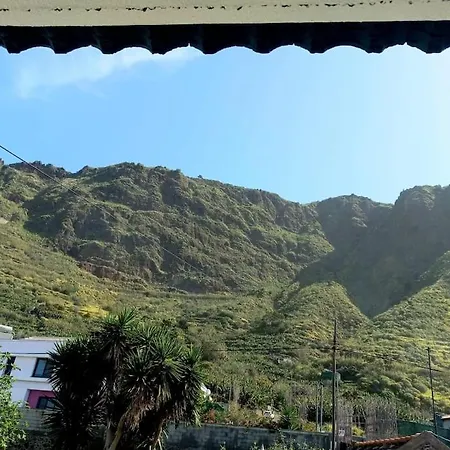 Casa Carneirinho - Spacious, Eclectic Beach House Paul do Mar (Madeira)
