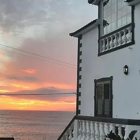 Casa Carneirinho - Spacious, Eclectic Beach House Paul do Mar (Madeira)