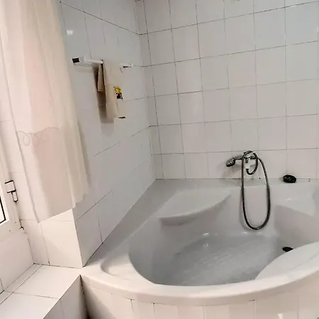 Casa Carneirinho - Spacious, Eclectic Beach House Paul do Mar (Madeira)