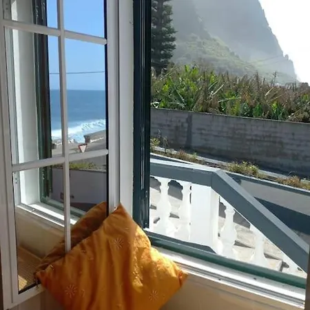 Casa Carneirinho - Spacious, Eclectic Beach House Holiday home Paul do Mar (Madeira)