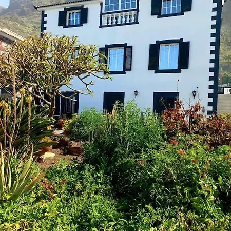 Casa Carneirinho - Spacious, Eclectic Beach House